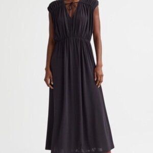 H&M Sleeveless Midi Jersey Dress in Solid Black